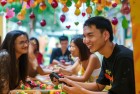 水果忍者情侣赛：街头挑战甜蜜体验