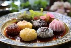 江南百景图美食：街头巷尾的味蕾体验