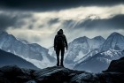 三少登山失联奇遇：生死考验中寻回生的路