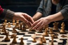 中国式家长智慧：棋盘亲子旅程与智慧较量