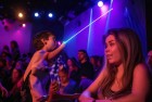 观众被激光笔灼伤眼：黑暗中的警示，激光笔使用及安全知识全解析