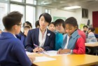 中学录13位无师范生教师，体验创新教学挑战与惊喜