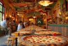 披萨美食之旅：可口的披萨，畅享欢乐时光，披萨制作技巧与社交新宠