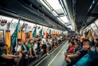地铁跑酷道具接力赛：地铁激情挑战，街头极限风采
