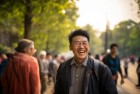 街头偶遇，假父误认儿子，一段温馨的亲情邂逅