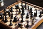 跳棋：古老游戏中的智力挑战与生活体验