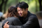 李在明跪下慰问家属：英雄举动温暖人心，传递正能量