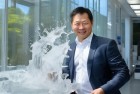 雷军解锁泼水成冰，挑战体验科技惊喜