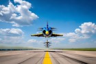 雷霆战机表演赛：体验激情与挑战的空中盛宴