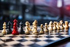 象棋新布局与堡垒之夜：强者为王，策略体验挑战惊喜