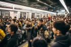 地铁跑酷表演赛：地铁上的速度与激情挑战