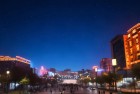 银川夜空不明飞行物：神秘奇遇，科技梦想街头映照