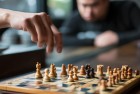 周末咖啡馆的五子棋高手对决