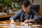 纸牌接龙大师：挑战与智慧的人生篇章